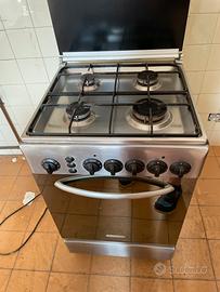 Cucina/stufa gas  4 fuochi con forno elettrico