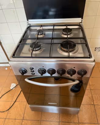 Cucina/stufa gas  4 fuochi con forno elettrico