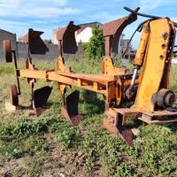 Aratro trivomero reversibile moro