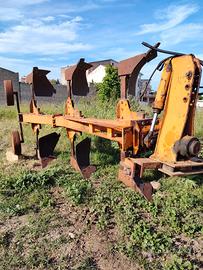 Aratro trivomero reversibile moro