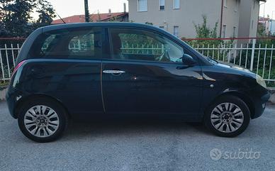 Lancia Ypsilon Momo Design (2006) con 150.000 km