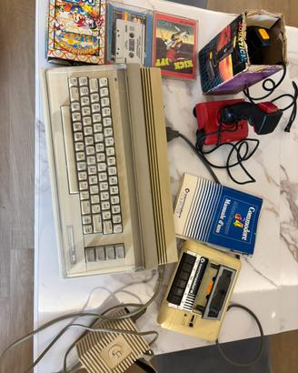 Lotto commodore 64 “biscottone” +accessori +giochi