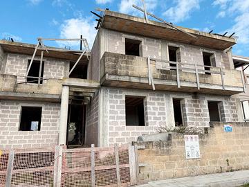 Stabile allo stato grezzo