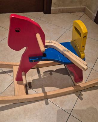 Cavallo a dondolo in legno