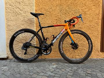 Bici da corsa Merida - scultura