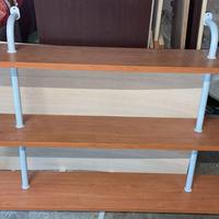 Composizione di mensole in ciliegio