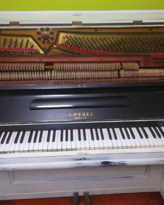 Antico pianoforte WEBER Berlino a parete