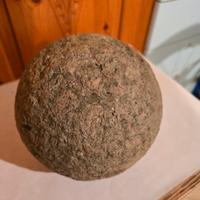 palla da cannone antica 