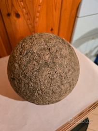 palla da cannone antica 