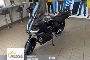 BMW F 900 XR TRIPLEBLACK