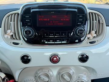 Autoradio originale Fiat 500 con display e comandi