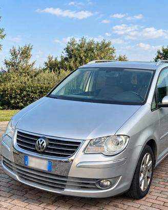 VW Touran 2.0 TDI HighLine cambio DSG, unipro.