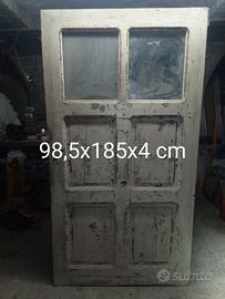 Portone in legno massello con vetro