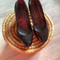 Scarpa decollete’ in pelle n. 38  Calpierre