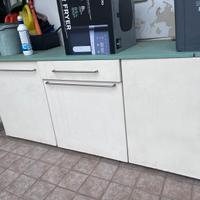 Mobili contenitore ikea bianco e ripiano