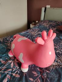 Mucca gonfiabile cavalcabile gioco bambini 