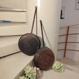 coppia di antichi tegami in rame massiccio del 900