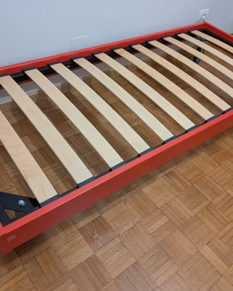 Letto singolo su ruote con materasso