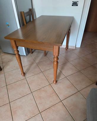 Tavolo e 4 sedie color noce