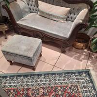 Divanetto ,panca e pouf stile antico.