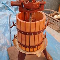 Torchio manuale per uva vintage