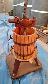 Torchio manuale per uva vintage