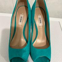 Décolleté open toe Guess.