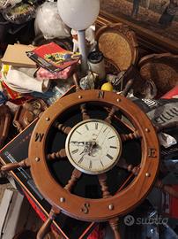 orologio a forma  di timone in legno