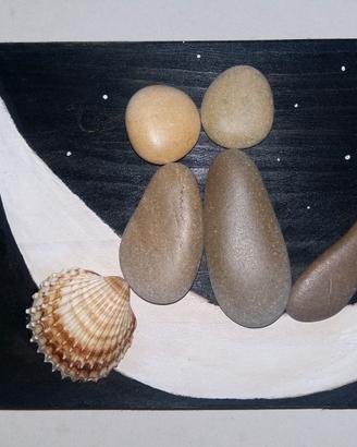 quadretto realizzato con sassi , innamorati