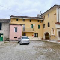 CASA A SCHIERA IN CORTE FRIULANA: ampi spazi e ...
