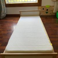 Lettino IKEA Sniglar adattato in stile Montessori