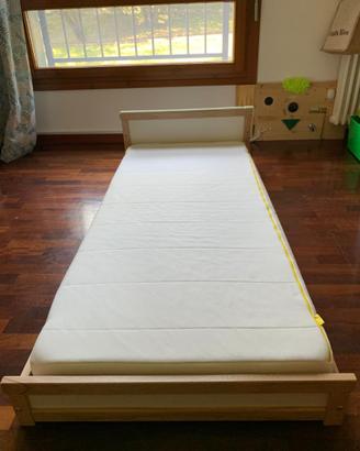 Lettino IKEA Sniglar adattato in stile Montessori