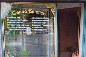 Negozio con laboratorio collegato