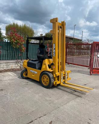 S34 - Muletto Hyster portata 25 q.li