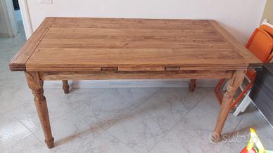 Tavolo in legno massello di tiglio allungabile