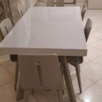 tavolo allungabile con sedie