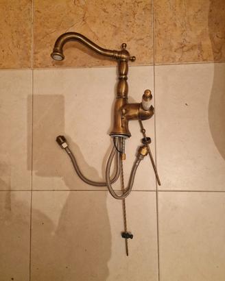 RUBINETTERIA E ACCESSORI DA BAGNO 