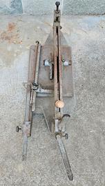 N 4 taglia piastrelle con vari particolari