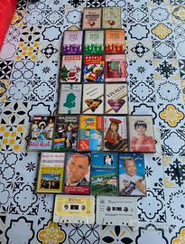 22 cassette musicali ( nastri )