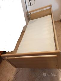 Letto da degenza elettrico in legno – completo.