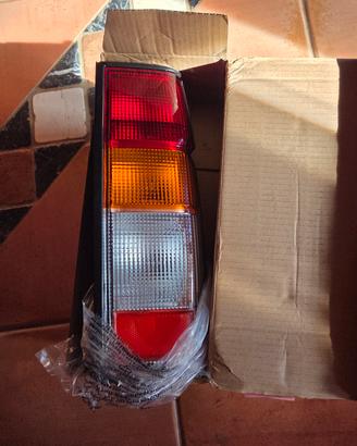 Fanali posteriori Nissan Kingcab D21