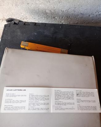 Macchina da scrivere Olivetti 