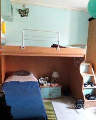 Letto a soppalco,2°letto sotto,comodino e mensola