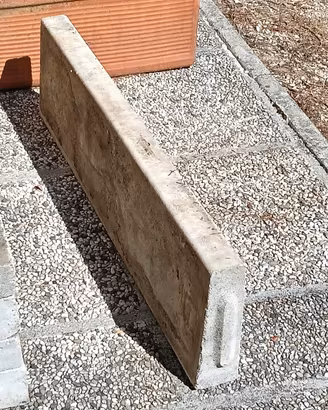 bordura dritta in cemento da giardino 
