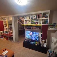 Mobile da sala con porta scorrevole e dispensa