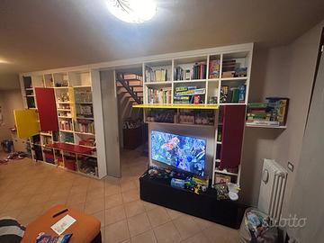 Mobile da sala con porta scorrevole e dispensa