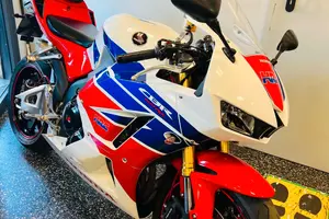 Honda CBR 600 RR R MOTO DA VETRINA 12 MESI GARANZI