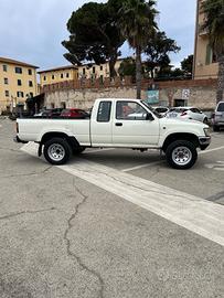 Toyota Hilux 2.4
