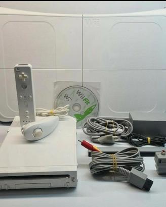 Nintendo Wii + Balance Board e gioco WiiFit 