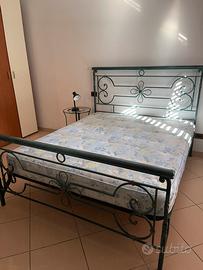 Letto matrim. stile ferro battuto + materasso